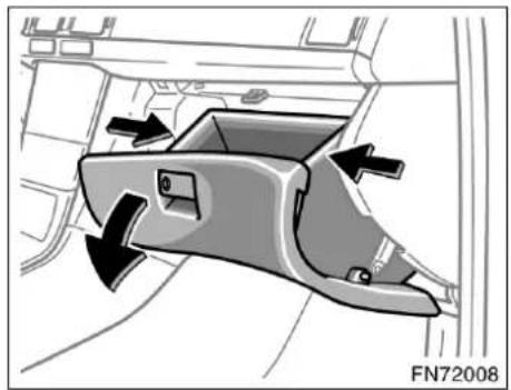 TOYOTA Avensis (2006) - —Kontroll och byte av filter till luftkonditioneringen - 2