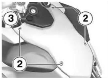 BMW F 800 GS - Byte av nummerskyltslampa - 8