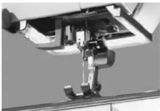 BERNINA Activa 145 S - Byte av lampa\*\* - 1
