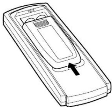 ALPINE TDM-7482R - Öppna locket till batterifacket. - 3