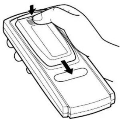 ALPINE TDM-7482R - Öppna locket till batterifacket. - 1
