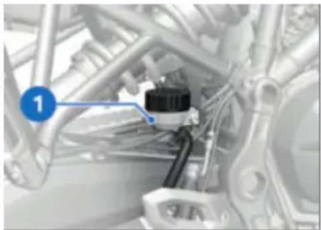 BMW F 450 GS (2025) - För lite eller förorenad bromsvätska i bromsvätskebehållaren - 1