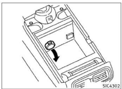 INFINITI Q60 Coupe (2010) - POWEROUTLET - 1