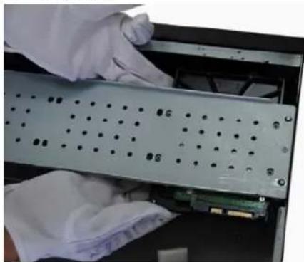 Clover Electronics CDR0820 - Installing Hard Disk Drive - 1