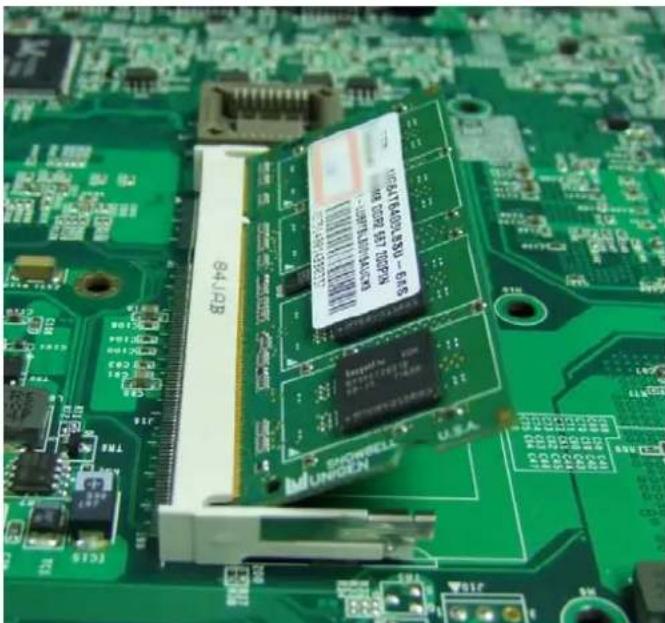 Moxa DA-681-I-SP-LX - Upgrading the Memory Module - 3