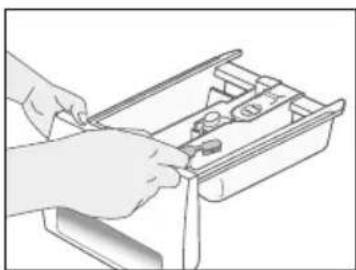SAMSUNG Q1244S - Cleaning the detergent drawer and recess - 2