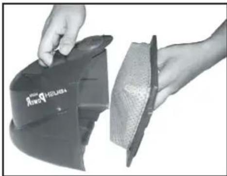 BUSH BVC1401 - Emptying the dust container - 2