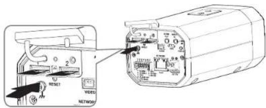 Hanwha PNB-A9001 - Insertion d'une carte mémoire Micro SD - 1