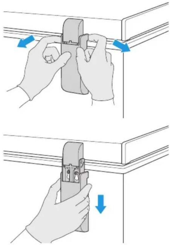 MIDEA MDRC207SLF01G - b). Retirer le couvercle de la charnière supérieure - 1