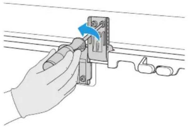 MIDEA MDRC207SLF01G - a). Retirer les vis de la charnière - 1