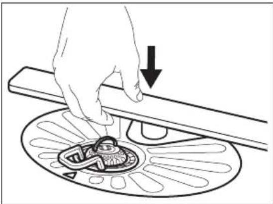 Atag VA6113HT - Cleaning the lower spray arm - 3