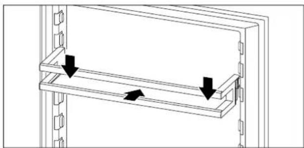 LIEBHERR Rb 1401 Pure - Installer les balconnets de contre-porte - 1