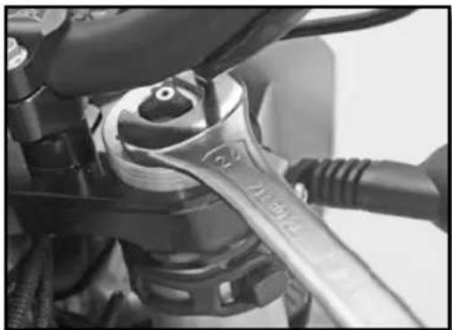 Sherco SE300i (2013) - SETTING THE FORK SPRING PRELOAD - 1