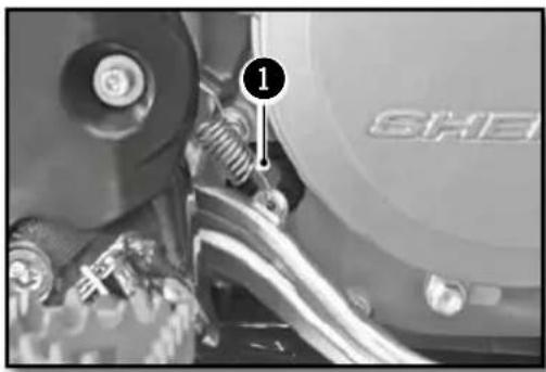Sherco SE300i (2013) - CHECKING THE ENGINE OIL LEVEL - 1