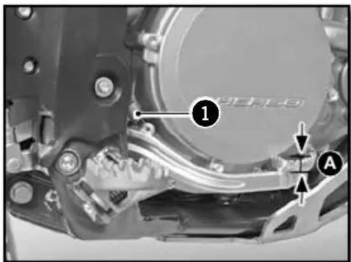 Sherco SE300i (2013) - CHECKING THE TRAVEL OF THE REAR BRAKE PEDAL - 1