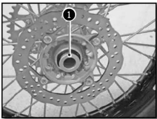 Sherco SE300i (2013) - REINSTALLING THE REAR WHEEL - 1