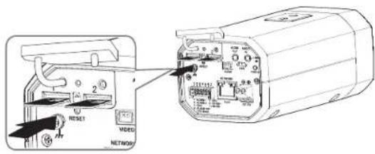 Hanwha Vision PND-A9081RV - Insertion d'une carte mémoire micro SD - 1