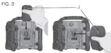 DEWALT DCR018 - Installing and Removing the Battery Pack (Fig. 3) - 1