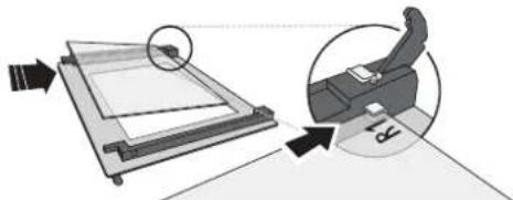 INDESIT IO 275P B - CLICK &amp; CLEAN - CLEANING THE GLASS - 3