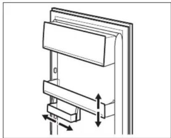 ELECTROLUX ERG2108FOW - Mettez en place les balconnets de la porte. - 1