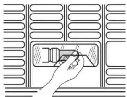 ELECTROLUX GT18410 - Changing the light bulb - 1