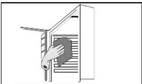 ELECTROLUX SG293N10 - Retrait de la grille de ventilation - 2