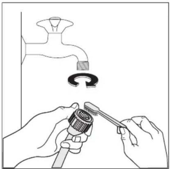 AEG LC53300 - Nettoyage du filtre du tuyau d'alimentation - 1