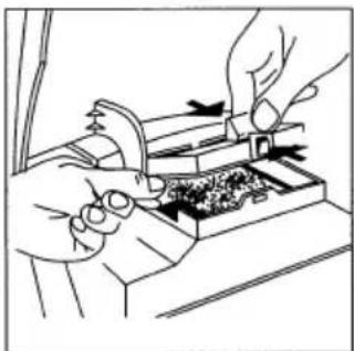 AEG VAMPYR CE235 - Changement du microfiltre. - 1