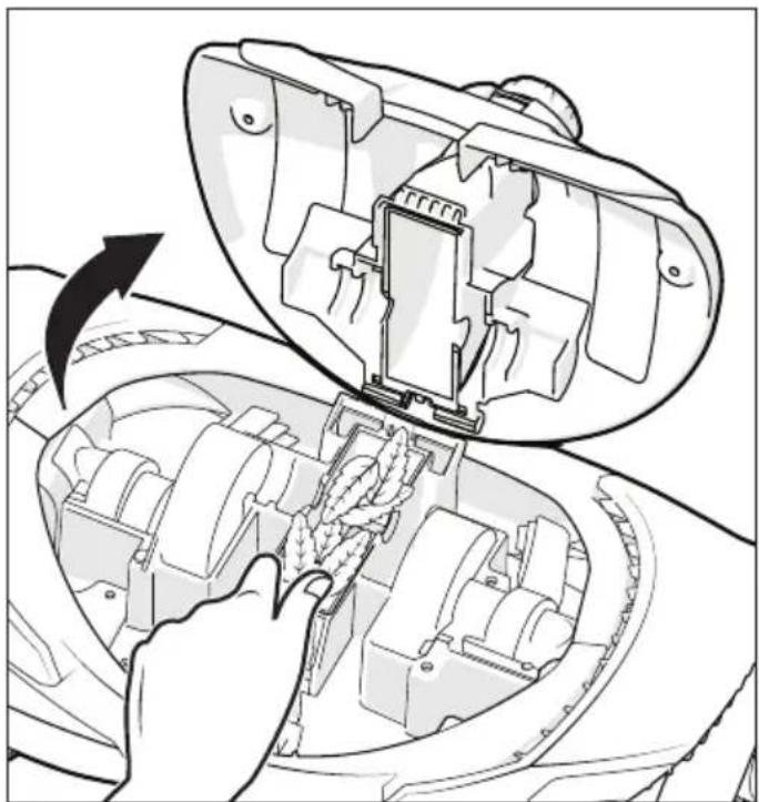 POLARIS LYNX - Retirer les débris du moteur - 2