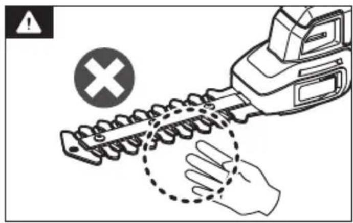 Safety warning illustration showing a hand using a chain-linking tool to prevent a crosshair defect, with warning symbol and warning label.