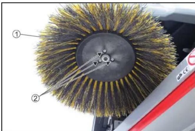 Kärcher KM 100/120 R G 2SB - Menjava stranske metle - 1