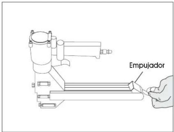 Uline H-1027 - CARGANDO LA ENGRAPADORA - 1