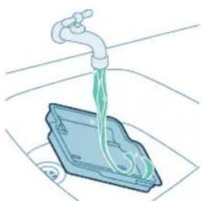 PHILIPS AquaTrio Series 7000 XW7264 - Cleaning the After-Clean tray - 2