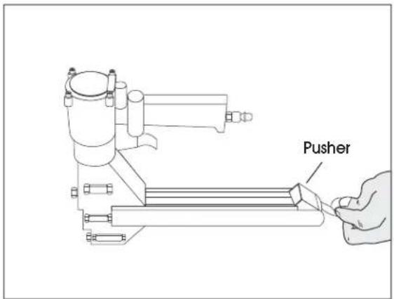 Uline H-3064 - LOADING THE STAPLER - 1