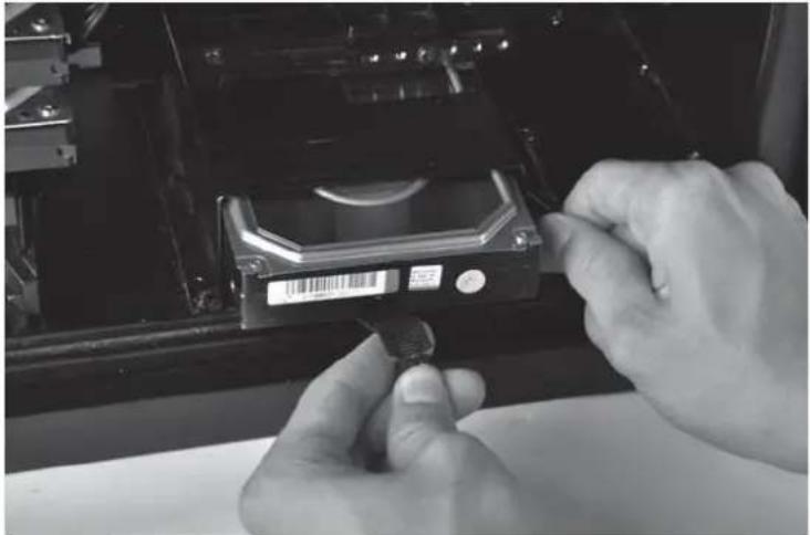 SILVERSTONE Mammoth MM01 - Bottom hard drive removal guide - 1