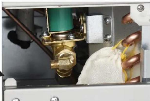 Scotsman CU50X - Installation de la pompe de vidange sur le modèle de machine à glaçons équipée d'une pompe - 1
