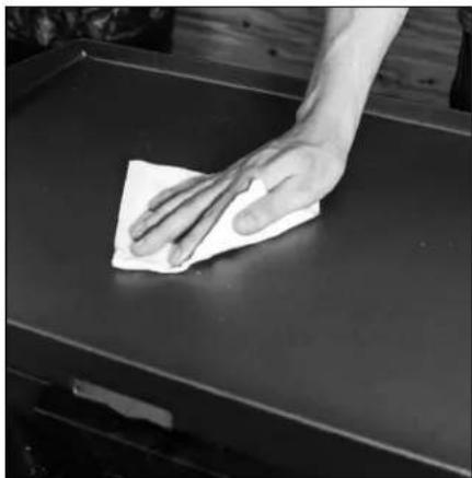 Blackstone 1923 - GRIDDLE SEASONING INSTRUCTIONS - 1