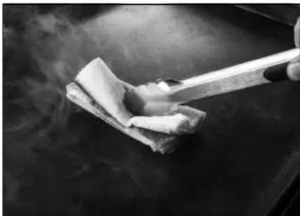 Blackstone 1963 - GRIDDLE SEASONING INSTRUCTIONS - 3