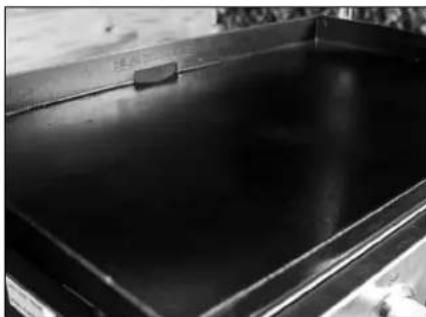 Blackstone 1963 - Pourquoi dois-je assaisonner ma PLAQUE chauffante? - 1