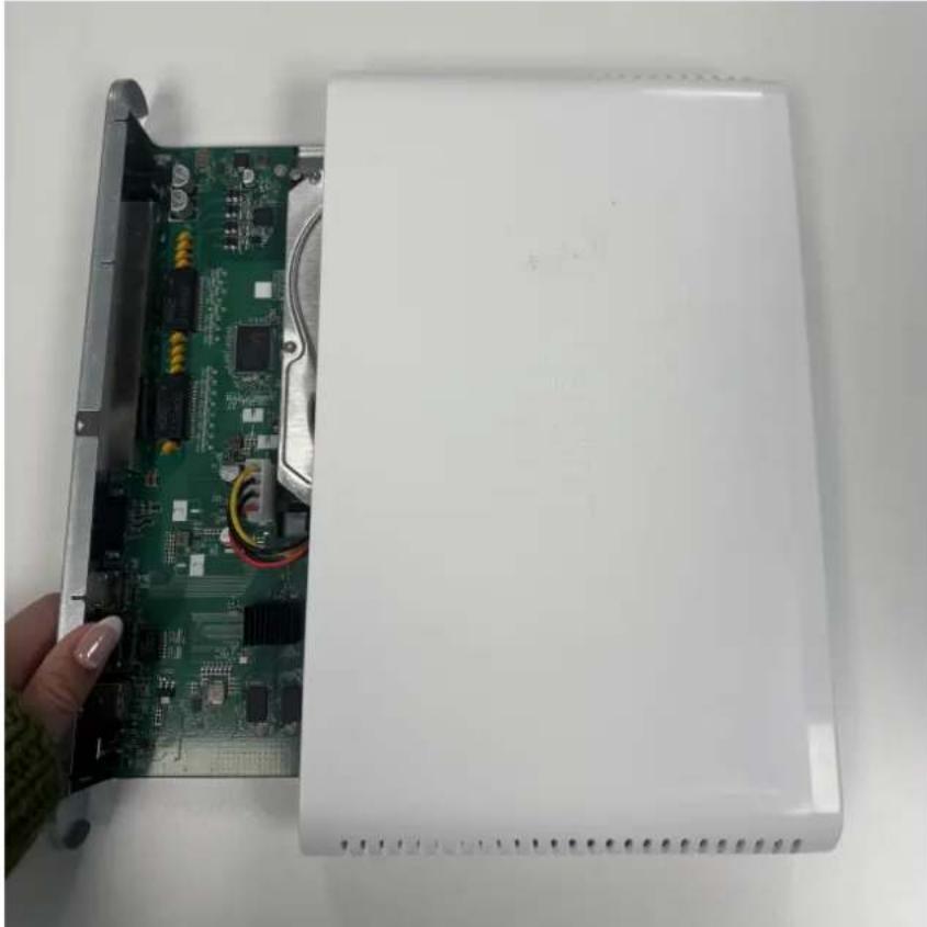 Lorex RN301A - Ouvrez le boîtier du NVR : - 3