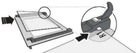 INDESIT IO 235H B - CLICK &amp; CLEAN - CLEANING THE GLASS - 3