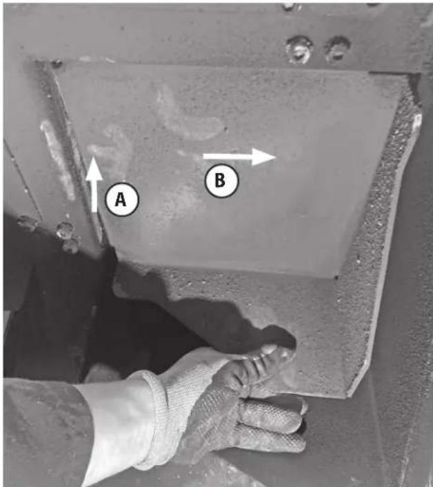 ORANIER Mondego W+ - Démontage de l'habillage foyer et nettoyage des canaux de circulation de fumées - 5