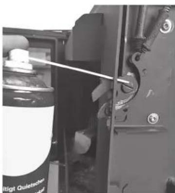 ORANIER Feras - Graissage du verrouillage Snap Lock de la porte du foyer - 1