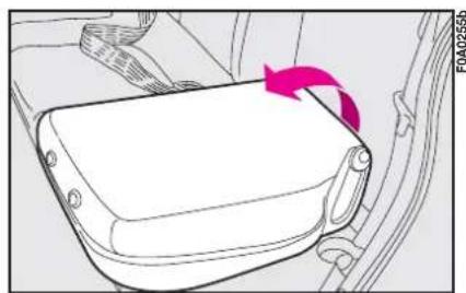 FIAT Doblo (2009) - To remove the rear window shelf - 1