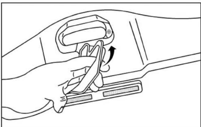 CHEVROLET Corvette (2008) - Raising the Manual Convertible Top - 3