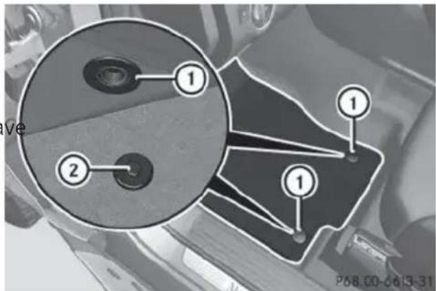 Mercedes-Benz GL (2014) - Opening/closing the garage door - 1
