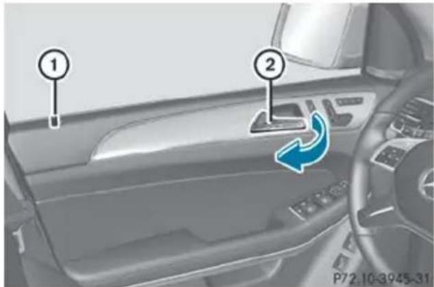 Mercedes-Benz GL (2014) - Unlocking and opening doors from the inside - 1