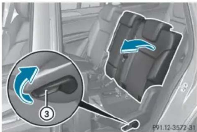 Mercedes-Benz GL (2014) - Folding the rear bench seat forwards - 2