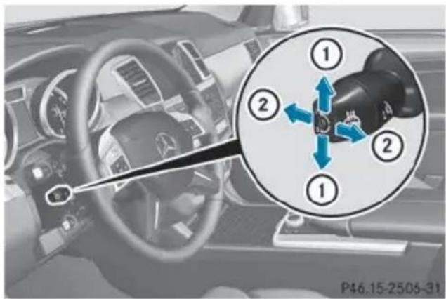 Mercedes-Benz GL (2014) - Adjusting the steering wheel electrically - 1