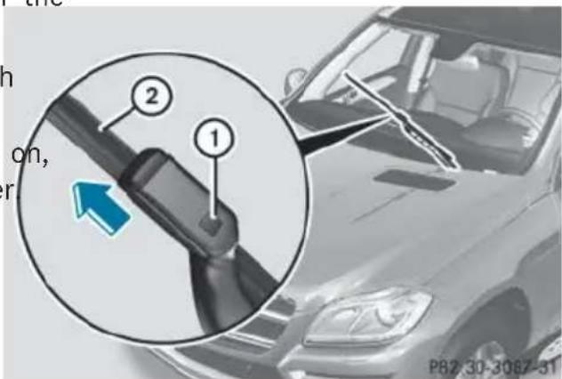 Mercedes-Benz GL (2014) - Removing the wiper blades - 1